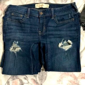 Distressed knee jeans